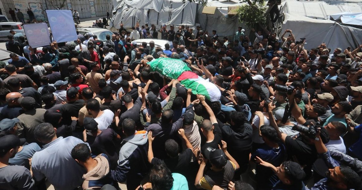 غزة تشيع جثمان الشهيد القائد الحداد وزوجته وابنته